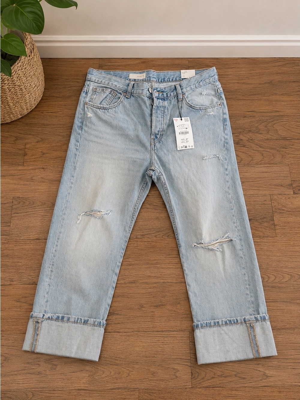 Zara Light Wash Distressed Cropped Jeans